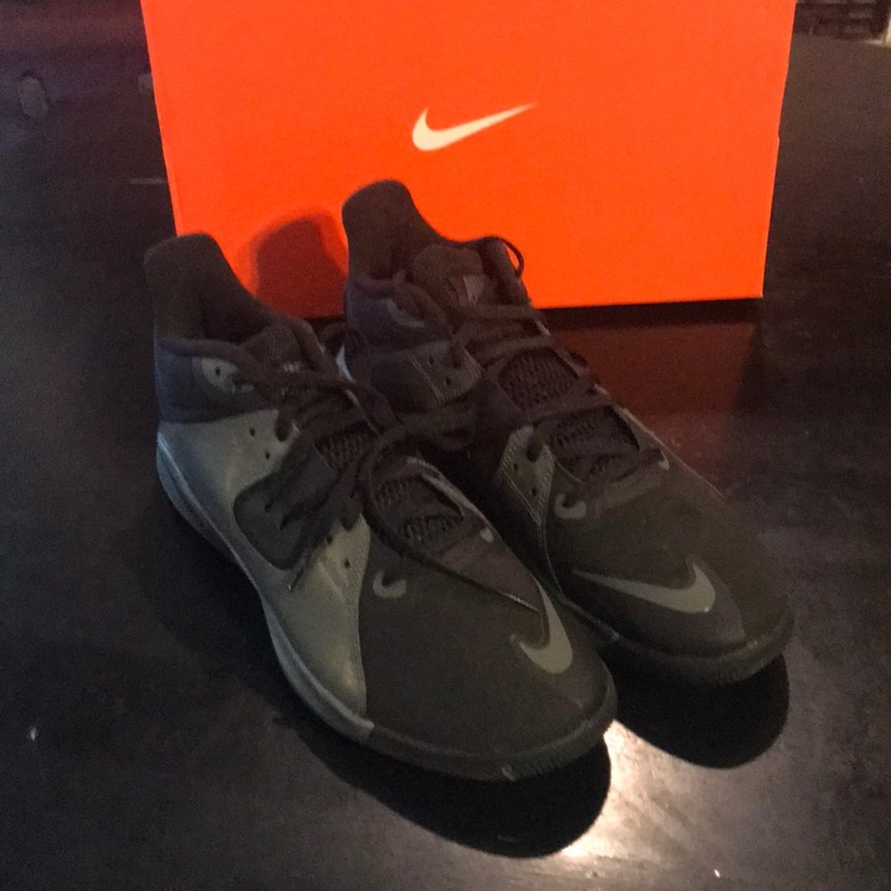 NIB Men’s 9 Nike Fly By Mid NBK/Blk /Iron Gray 👍